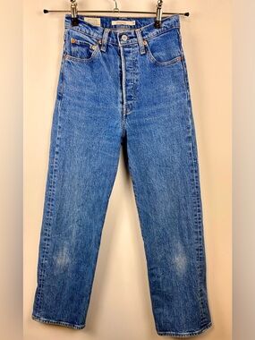Levi’s Ribcage Straight Jeans 26 High Rise Light Wash Distressed Denim